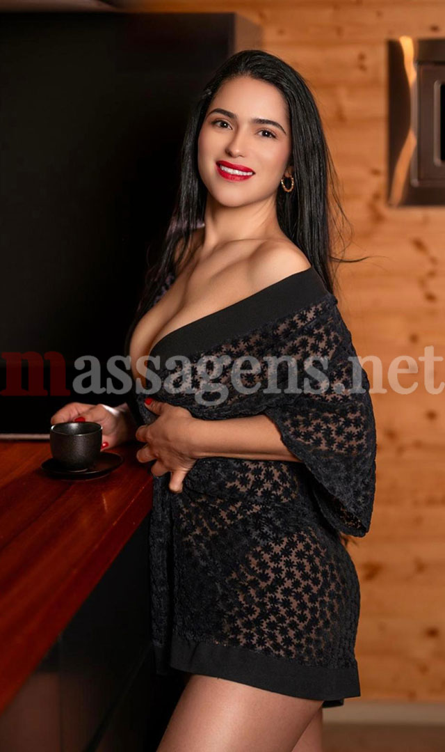 Foto vertical Massagista Maitê Tantric